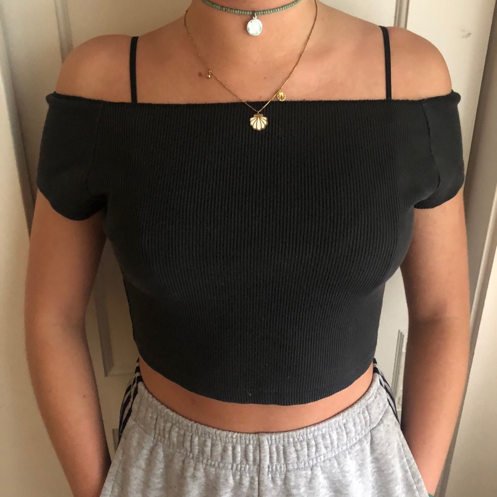 Brandy Melville- Off-shoulder Black Top